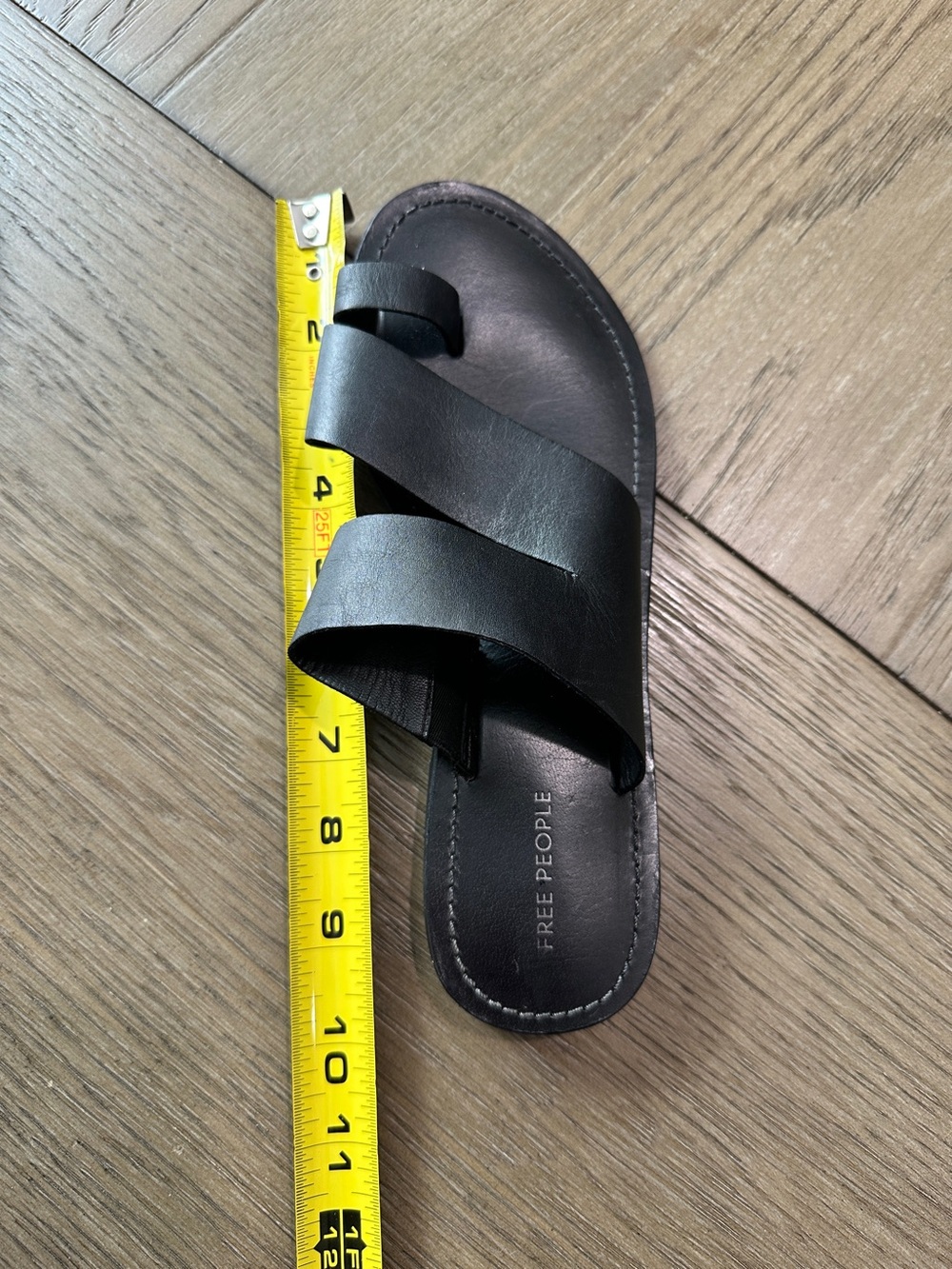 Free People Toe Ring Sandals Size EU 37 / U.S. 6.5-7 Black - Picture 10 of 11